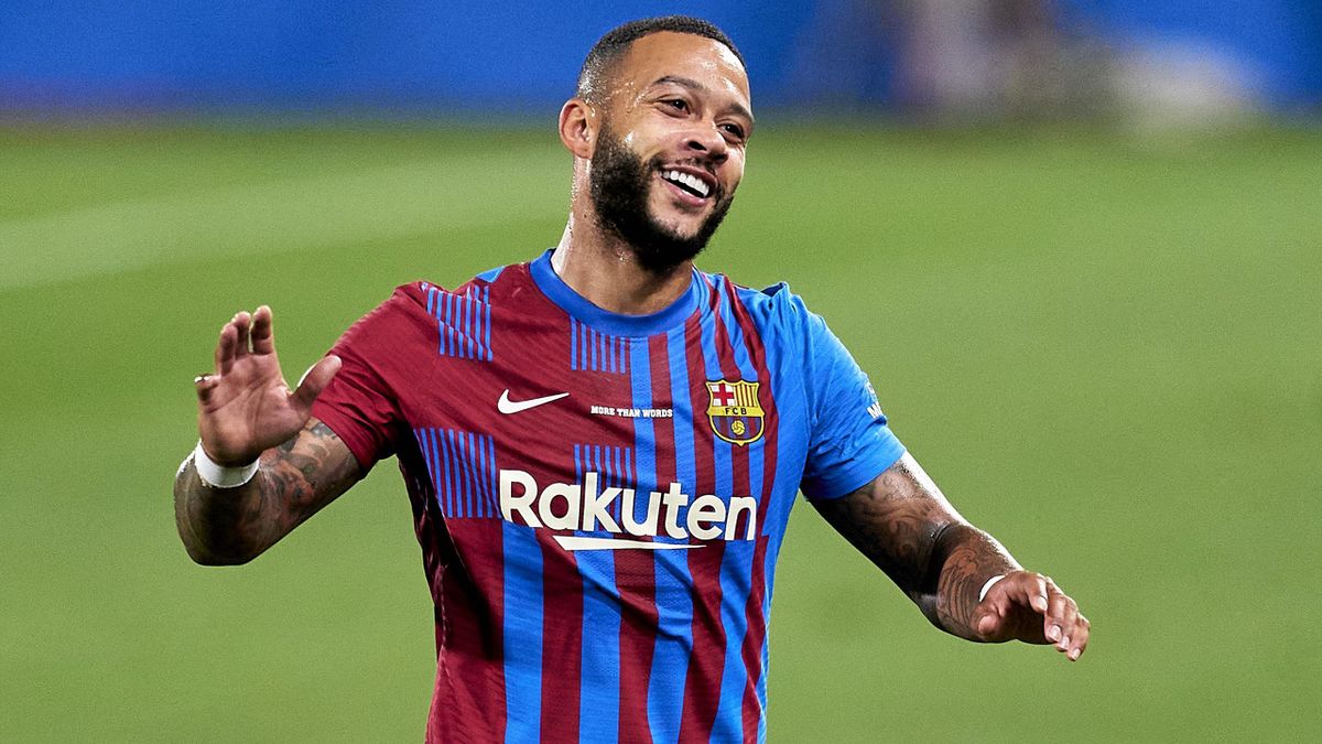 Memphis Depay among players registered by Barcelona as club legend Gerard Pique takes substantial pay cut - Eurosport
