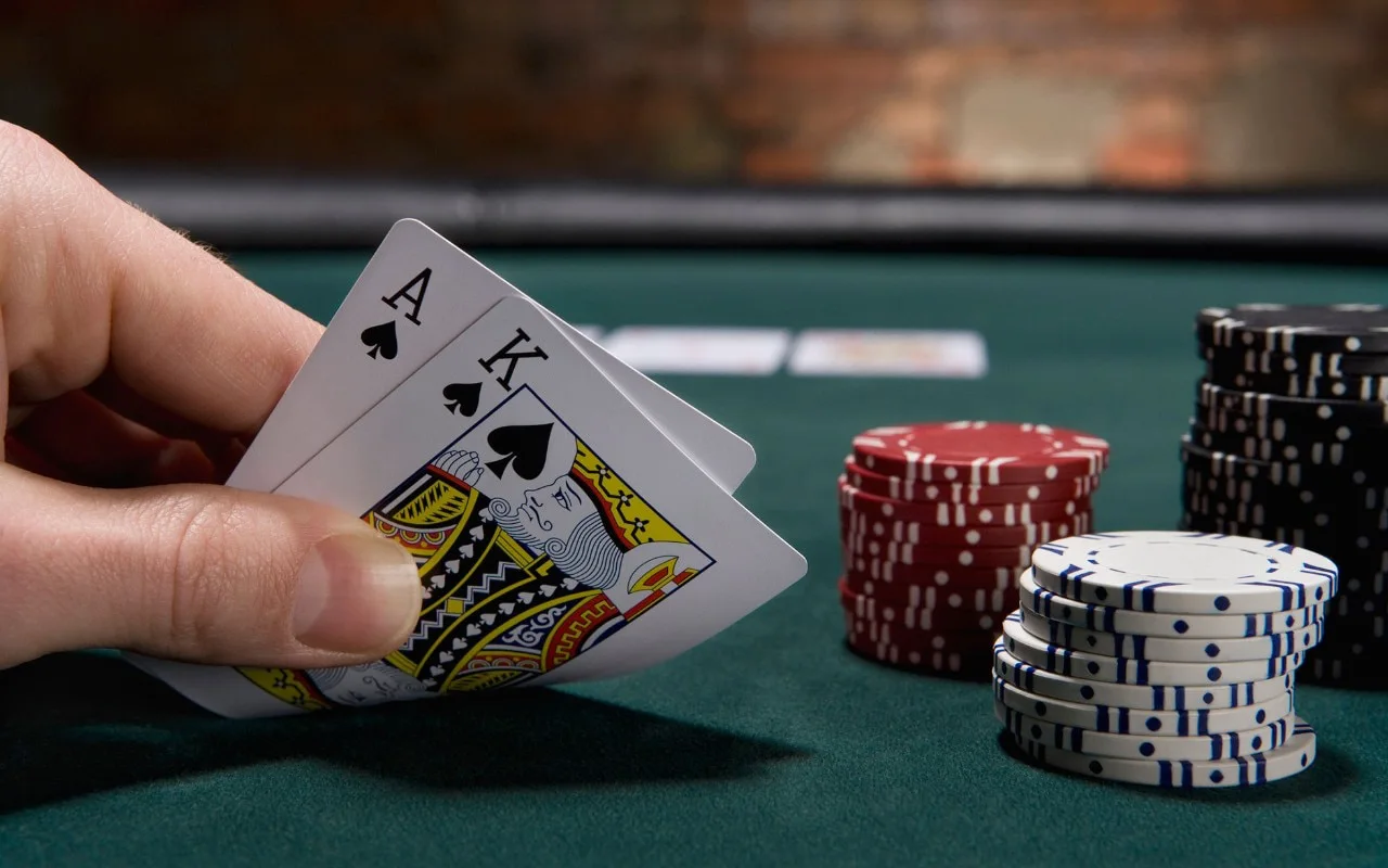 Chơi bài Poker có phải đánh bạc trái phép không?