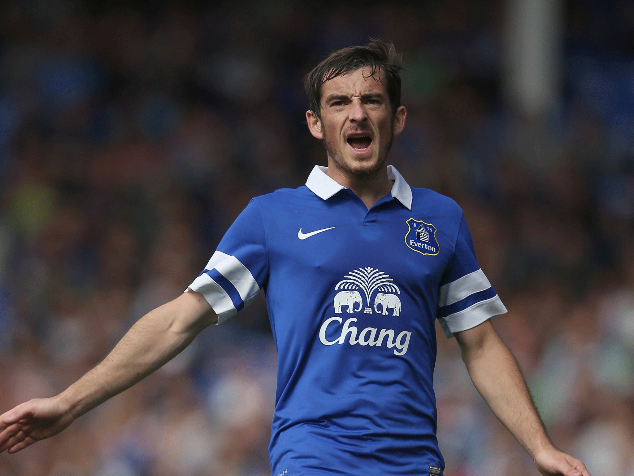 Leighton Baines: Left-back to agree new contract with Everton this week, signalling the end of Manchester United's pursuit - reports | The Independent | The Independent