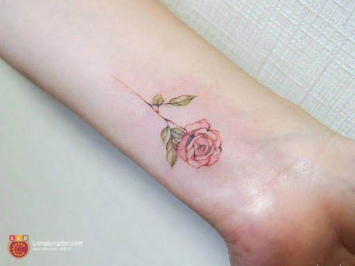 Hὶnh xǎm mini ở tay hὶnh hoa hồng đẹp