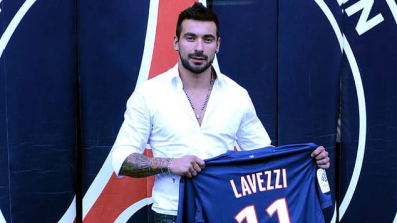 Ezequiel Lavezzi signs 4-year deal with Paris Saint-Germain | CBC Sports