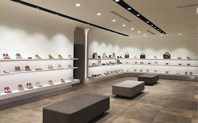 Thiết kế trang trí nội thất cửa hàng giày dép độc đáo, thu hút khách hàng