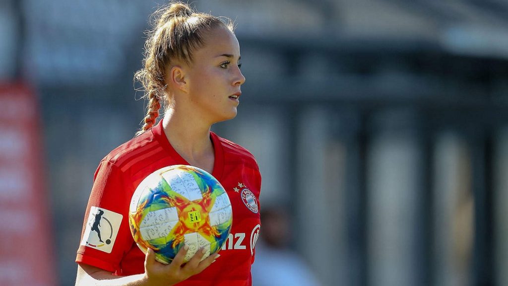 Tiểu sử Giulia Gwinn - Footbalium